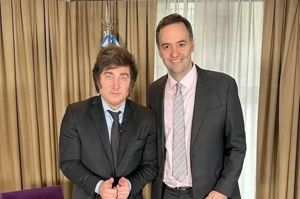 Milei intenta dar otra muestra de confianza a Adorni, mientras la interna en el oficialismo continúa.