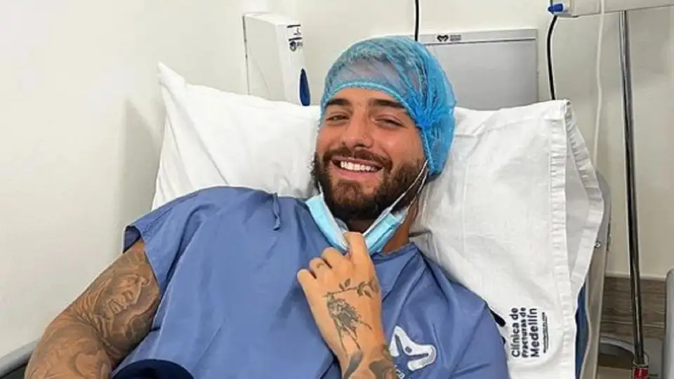 Maluma debió someterse a una operación de rodillas: qué le pasó