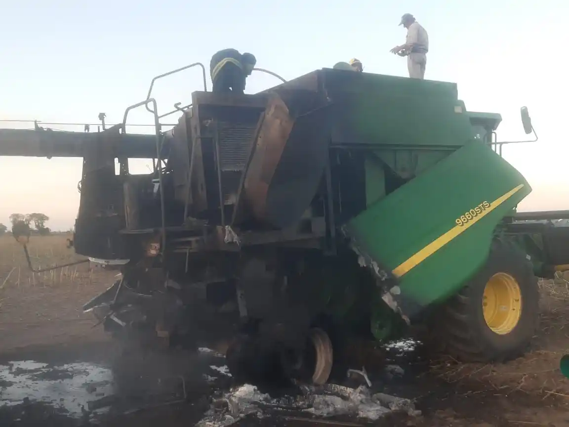 máquina incendiada Bomberos Voluntarios de Morteros - 2