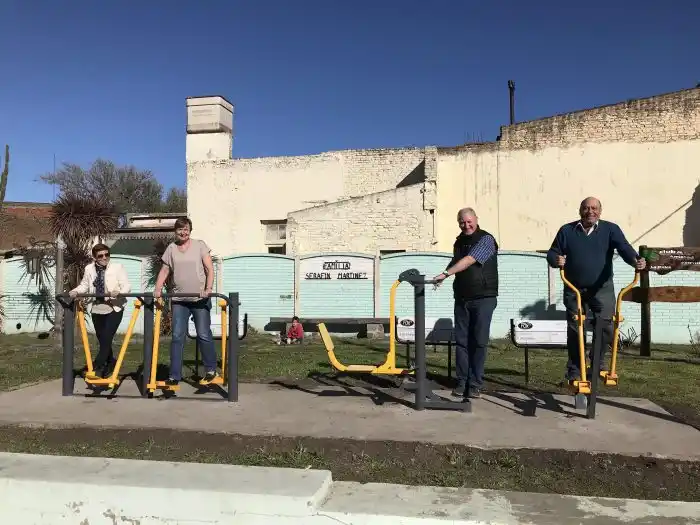 Se instaló un gimnasio a cielo abierto en una placita de La Dulce