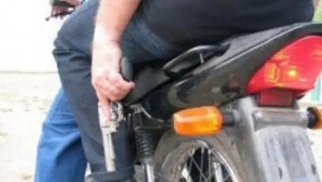 Policía recupera una motocicleta y secuestra un arma de fuego