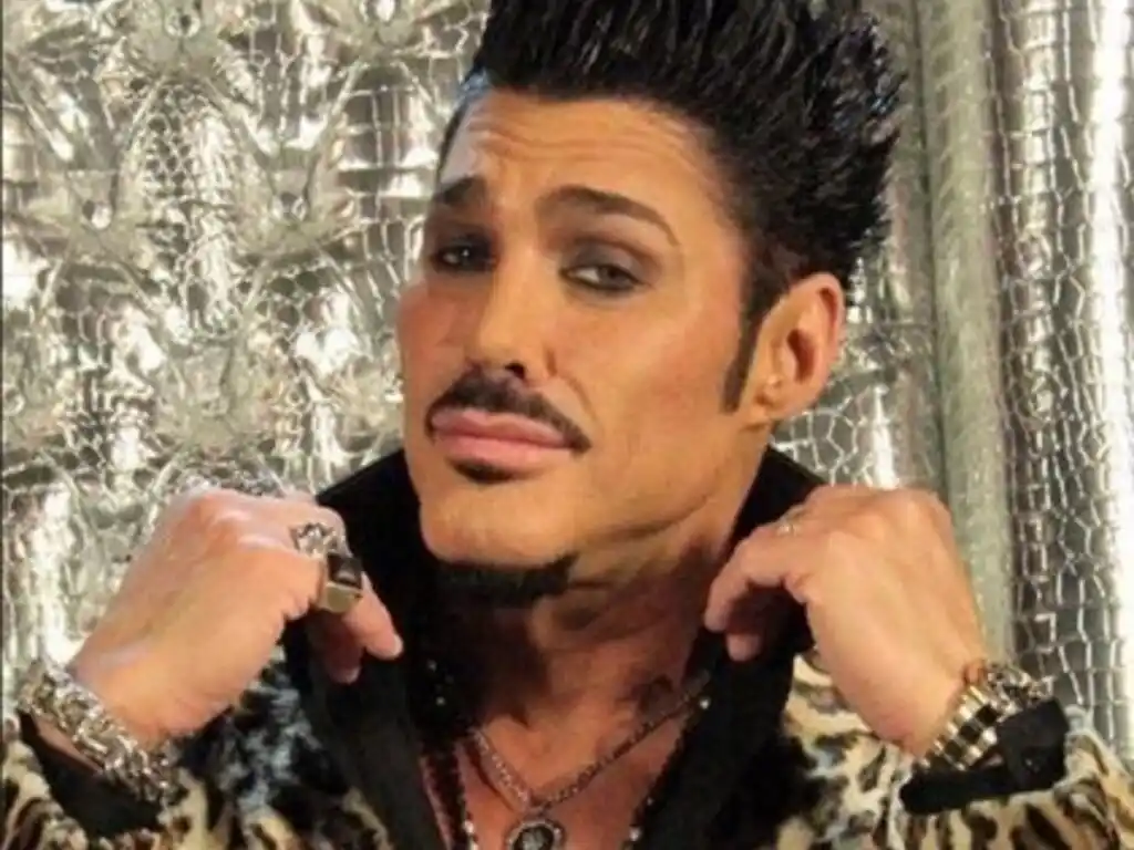 Furor por un chiquito que se disfrazó de Ricardo Fort para una fiesta del jardín