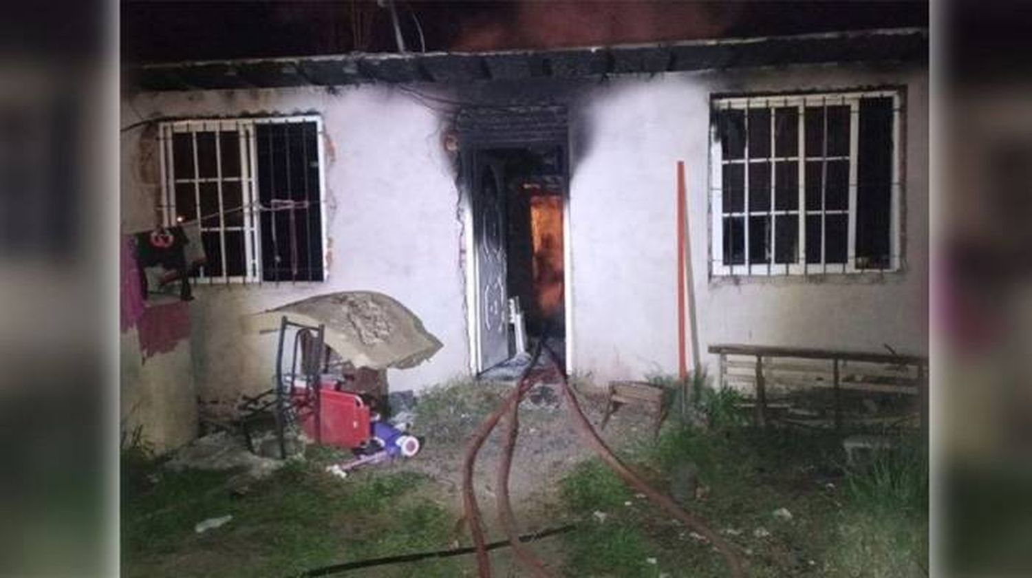 Dos hermanos de 12 y 14 años  murieron calcinados luego de que se incendiara su casa