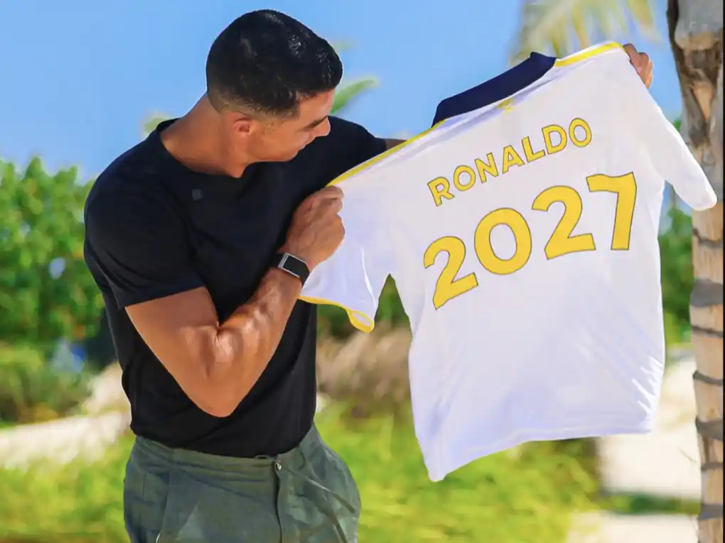 Cristiano Ronaldo renovó hasta 2027 con el Al Nassr .
