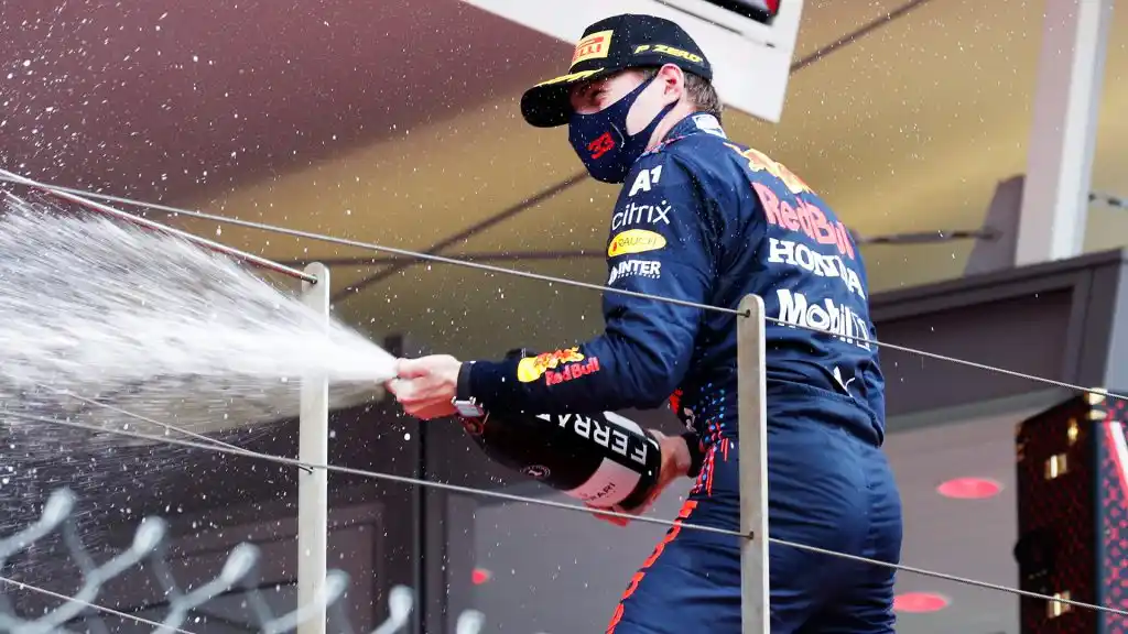 Verstappen ganó en Mónaco y es el líder del campeonato