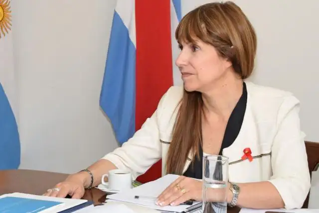Velázquez anunció la estabilidad y pase a planta de 2.698 trabajadores de Salud