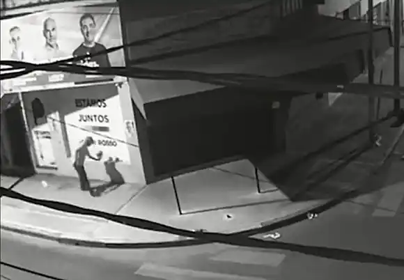 Morón: Atentó contra local de Juntos por el Cambio y el atacante casi se prende fuego