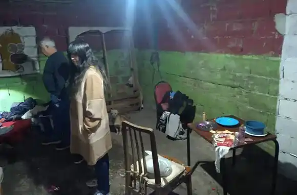 Una nena de 4 años quedó sola en su casa de barrio Tablada porque asesinaron a su padre