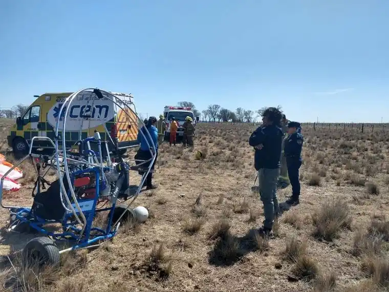 Córdoba: un herido en estado crítico tras caer de un parapente a motor