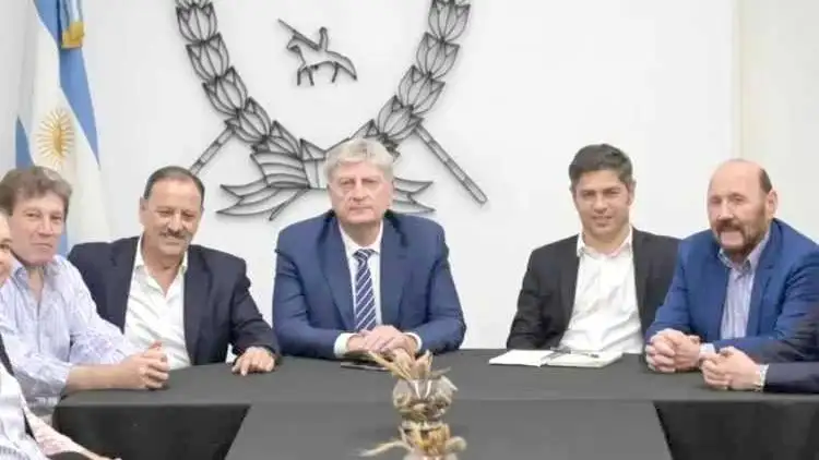 El gobernador Insfrán junto a sus pares
llamaron a votar contra la reforma laboral