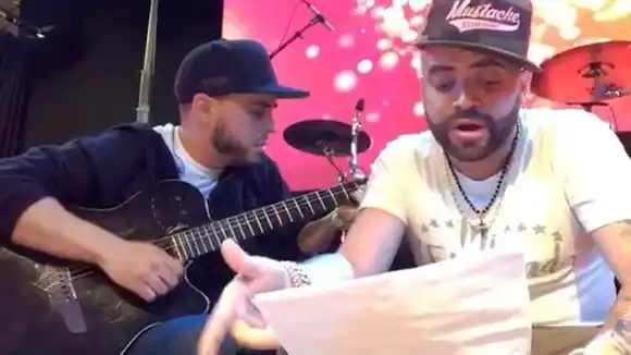 NACHO LA ROMPE en RR.SS. con su tema sobre las elecciones: «Hasta el final del mundo estoy contigo» (+Video)