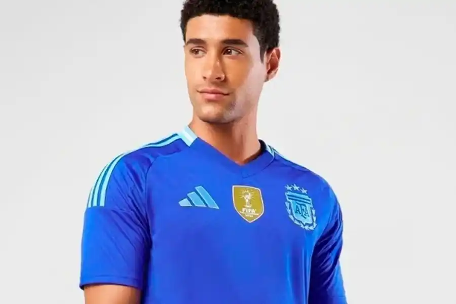 La nueva camiseta alternativa (Footy Headlines)