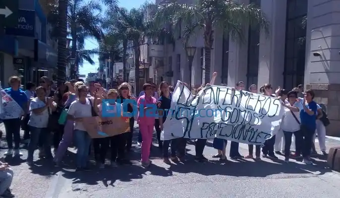 Las enfermeras de la ciudad se movilizan en defensa del sector 