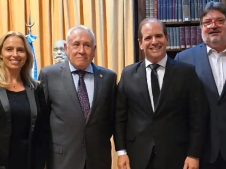 Este reconocimiento distingue la destacada trayectoria académica, profesional y científica de Zemel.