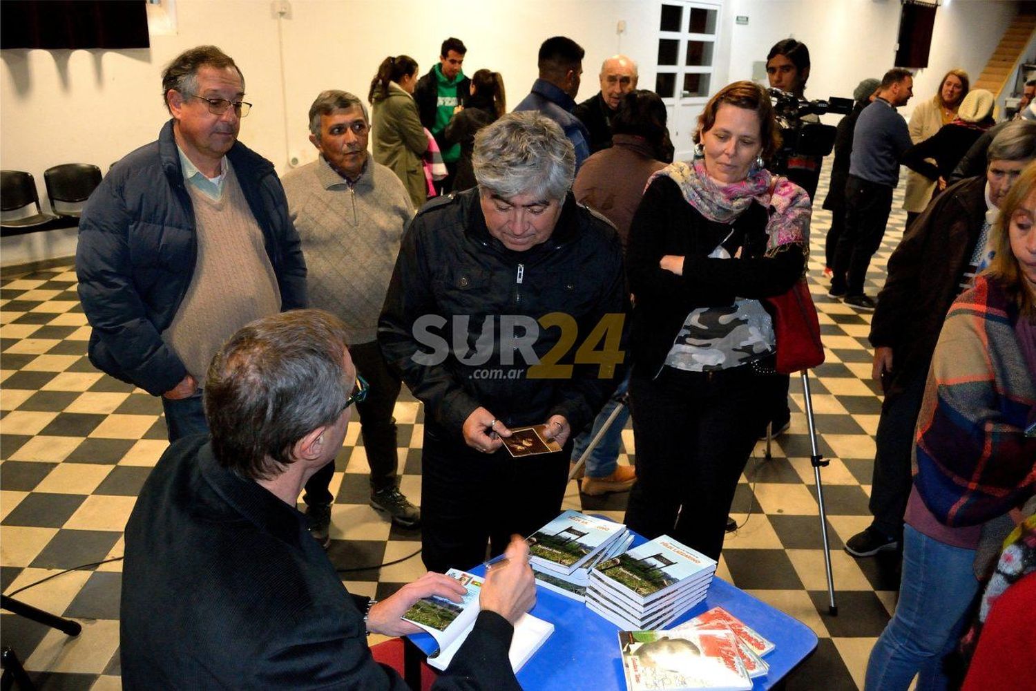 Presentaron el libro homenaje al fundador de Lazzarino