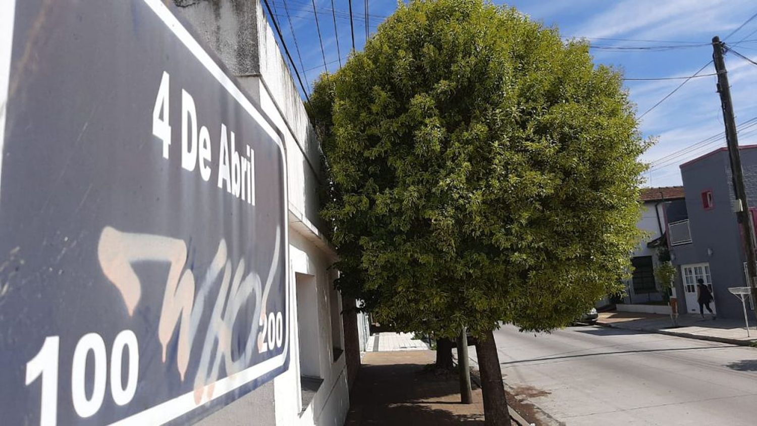 Motochorros arrebataron una cartera a una mujer que terminó hospitalizada