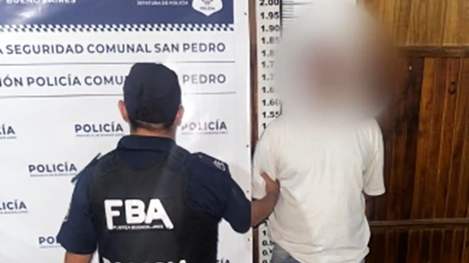 Un hombre fue aprehendido en la intersección de Mitre y Arnaldo por ocasionar disturbios.