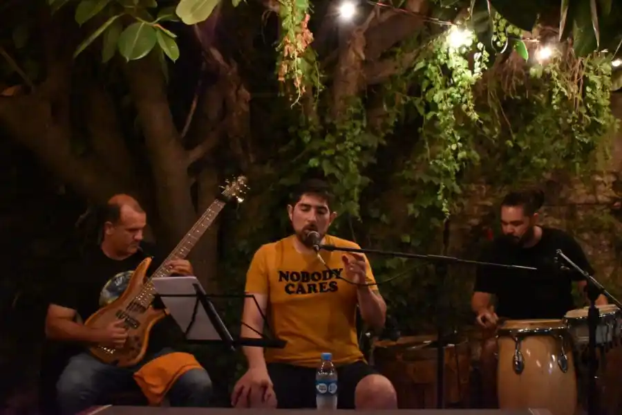 “Suena Complejo”: Noche de Re-versiones