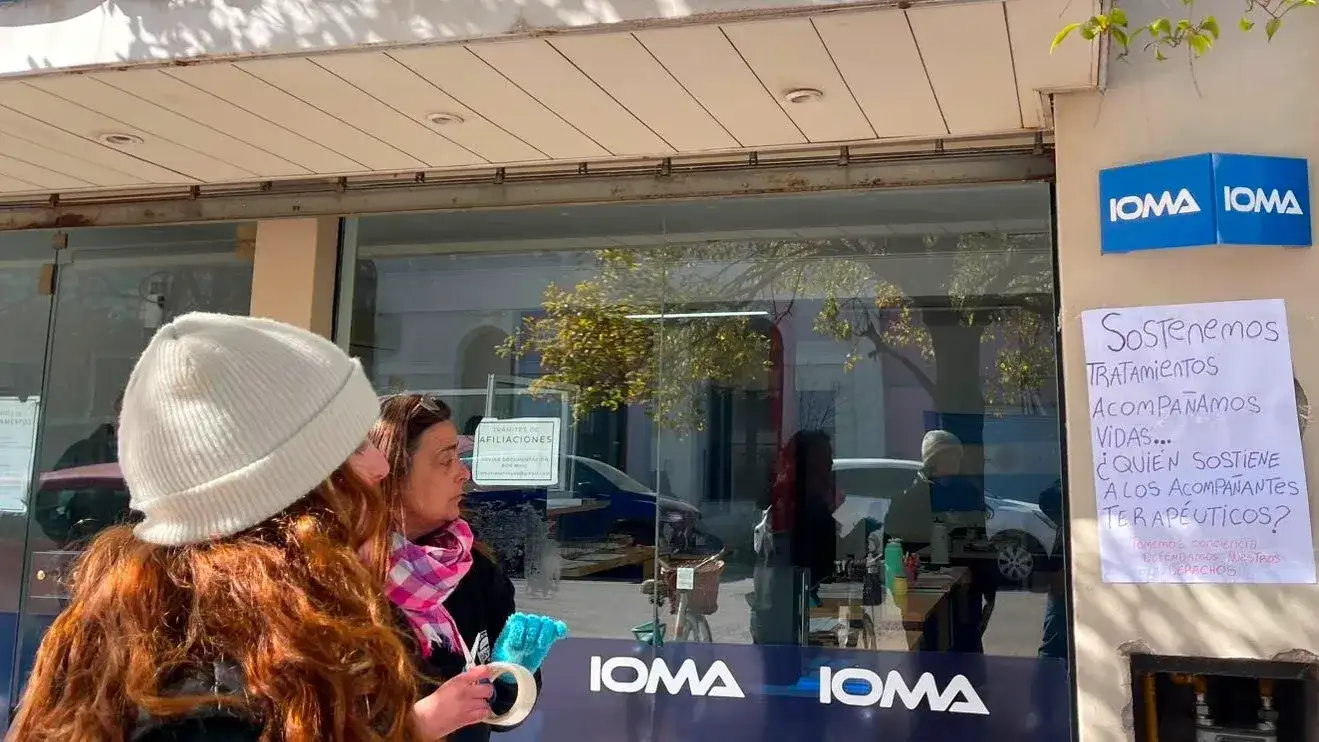Protesta frente a IOMA - 1