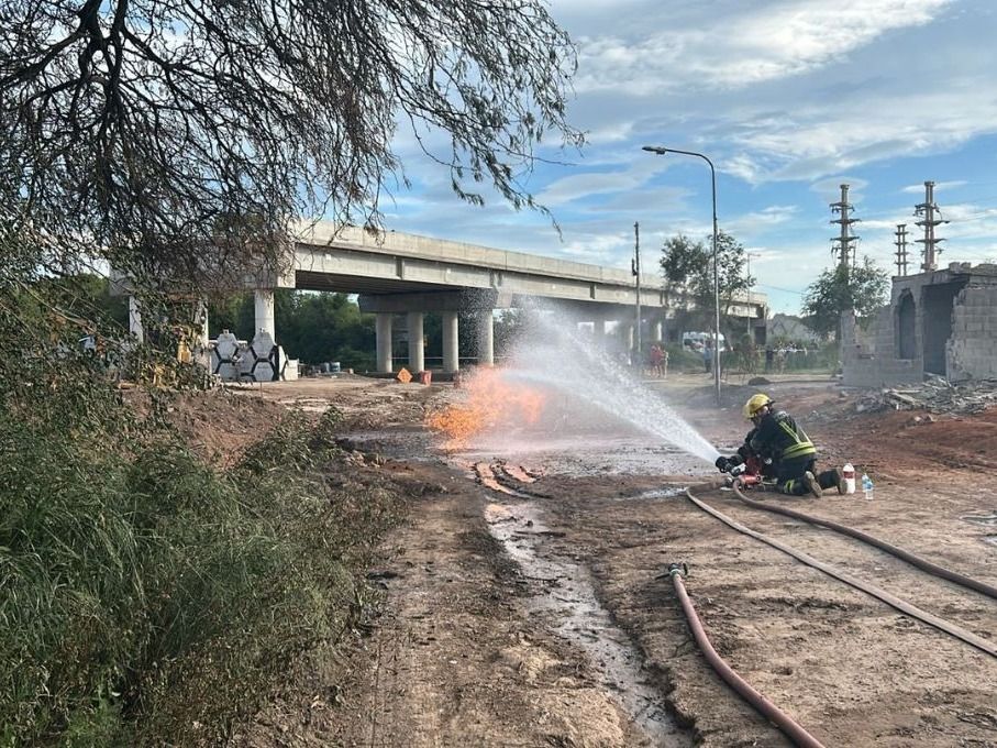 Explotó un gasoducto en medio de una obra en construcción en Villa María.
