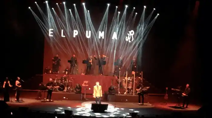 Una tarima sencilla se llenó con la música de "El Puma". Foto CL