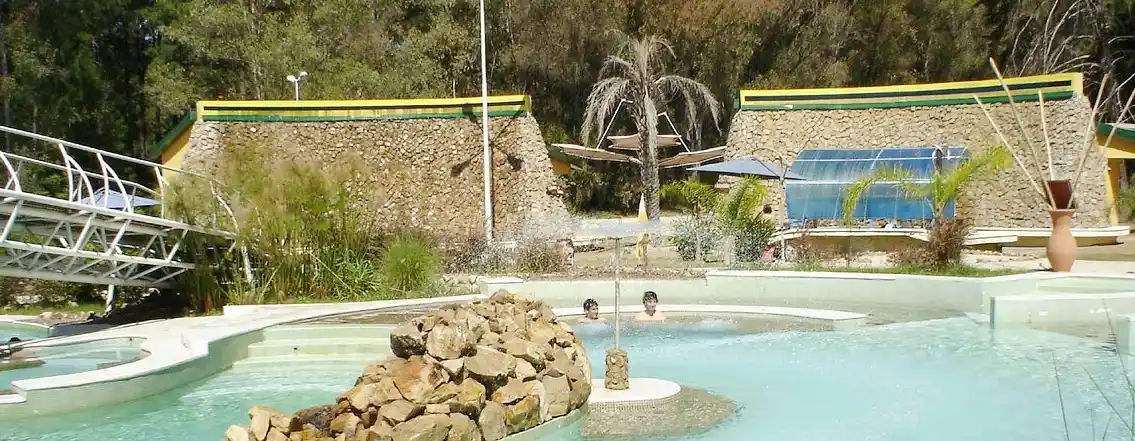 Parque acuático: una menor quedó atrapada en el desagote de una pileta, pero fue dada de alta sin lesiones graves