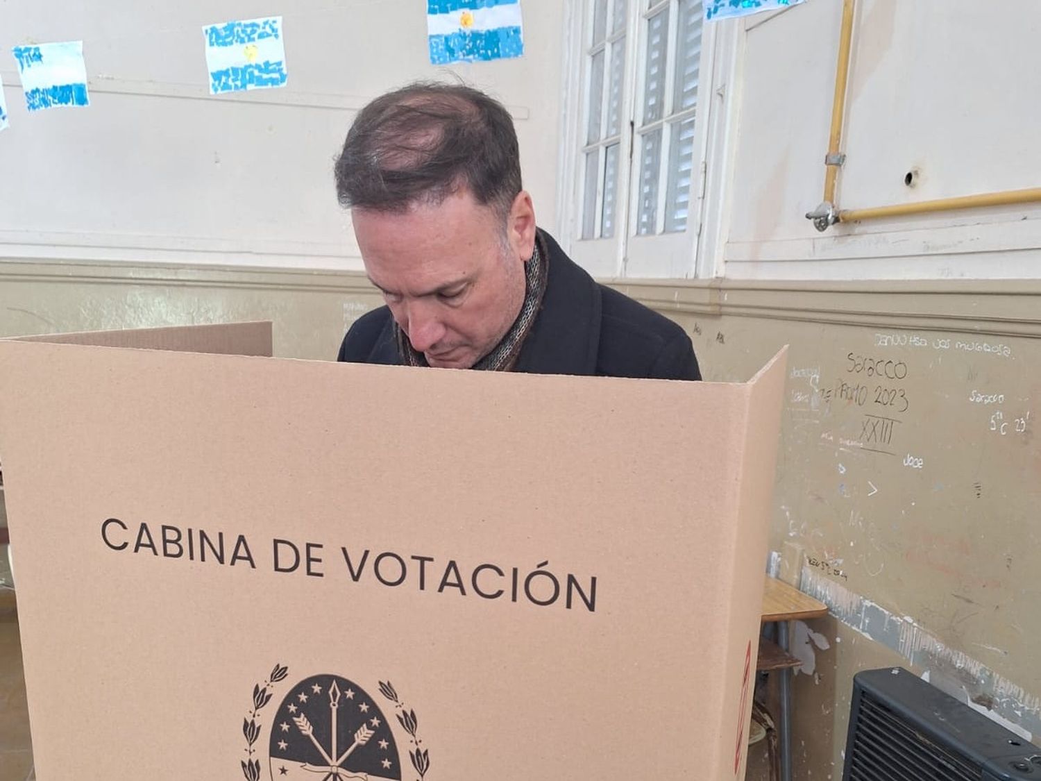 Lisandro Enrico votando