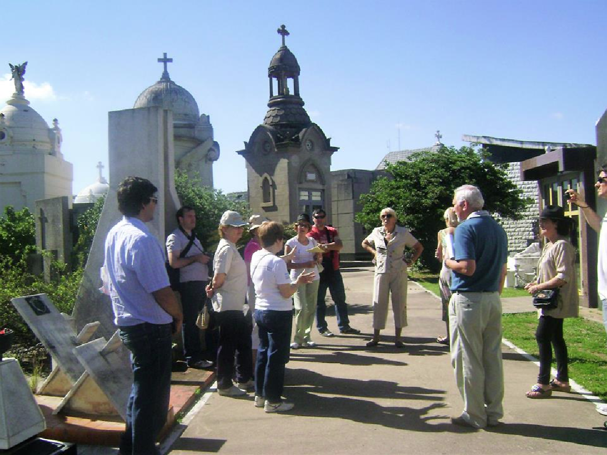 El sábado habrá una visita guiada en el Cementerio