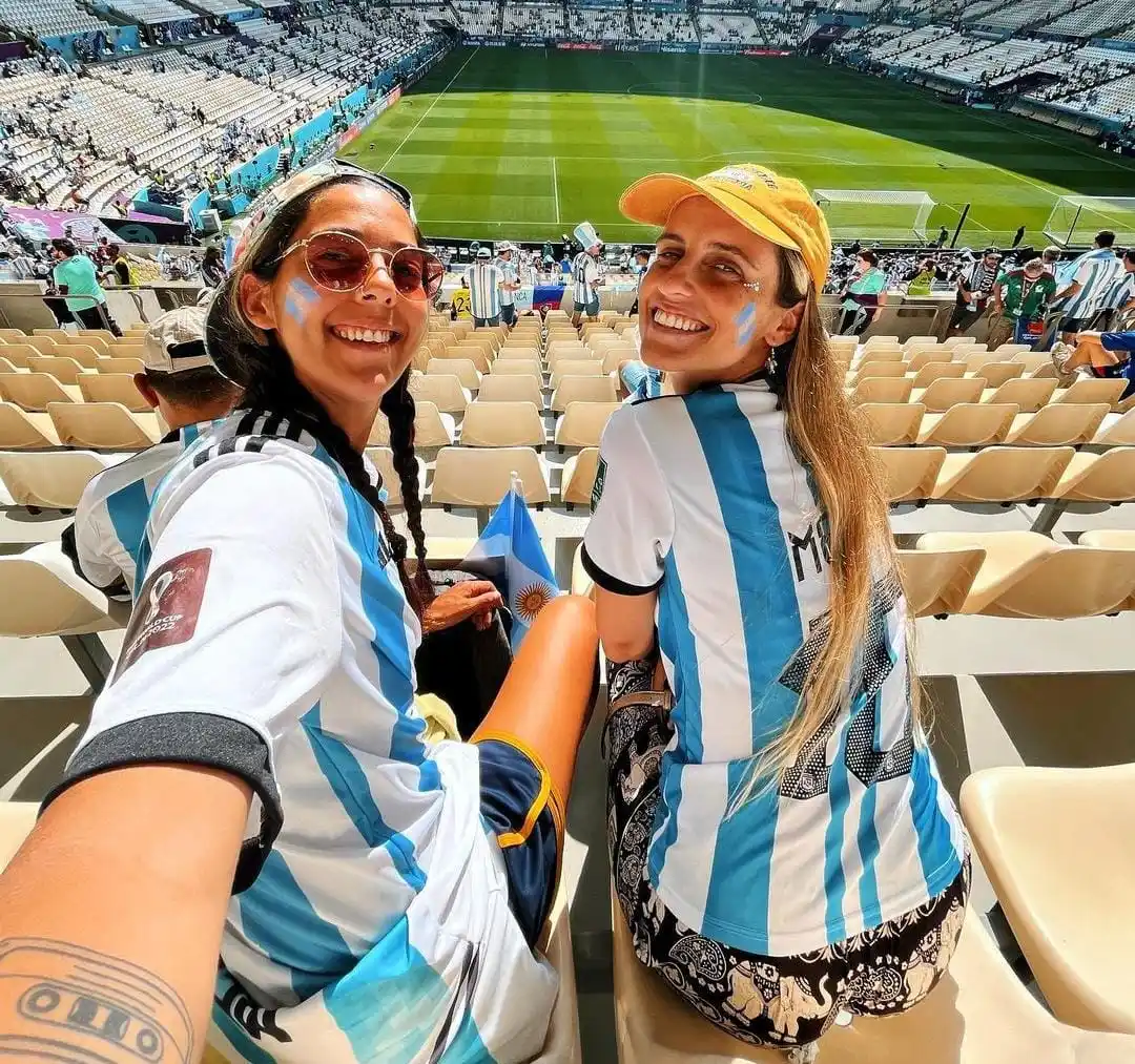 La gualeguaychuense que se animó a ir con su esposa al mundial, desafiando las restricciones retrógradas de Qatar