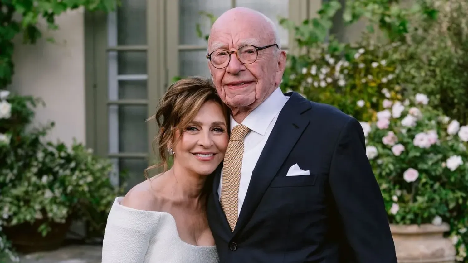 Murdoch junto a su esposa Elena Zhukova.