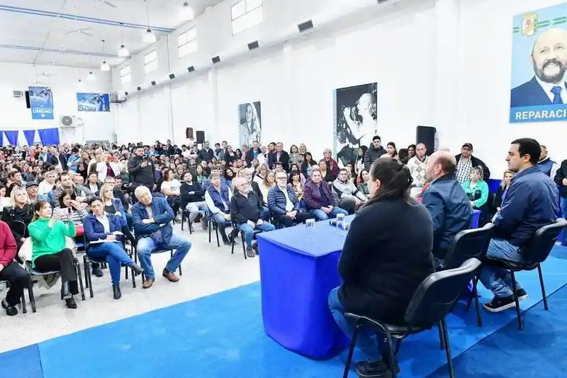 Gildo Insfrán encabezó encuentro 
con dirigentes en la sede del PJ