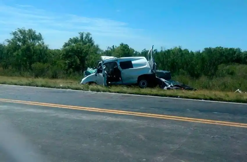 Accidente fatal en el puente Rosario-Victoria deja cinco muertos