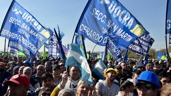 La Uocra se declaró en “alerta” por los anuncios de Milei sobre la obra pública