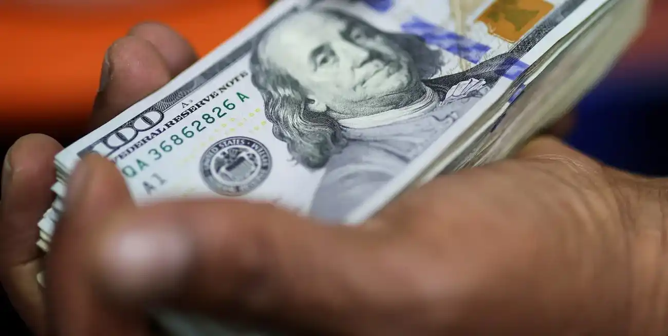 El dólar blue arrancó el mes en baja luego de tocar su mayor valor desde agosto. Foto: REUTERS / Luisa Gonzalez.