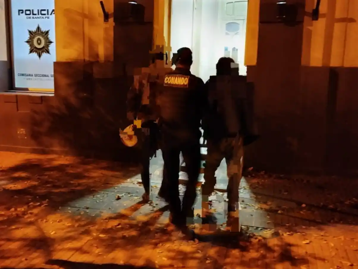 Atraparon a dos sujetos que se metieron sin permiso a una obra en construcción