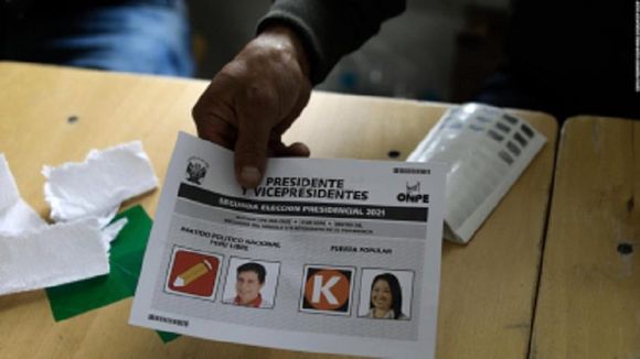 SIGUE LA PELEA ENTRE CASTILLO Y FUJIMORI: Perú cumple una semana sin saber quién será el nuevo presidente (+Análisis)