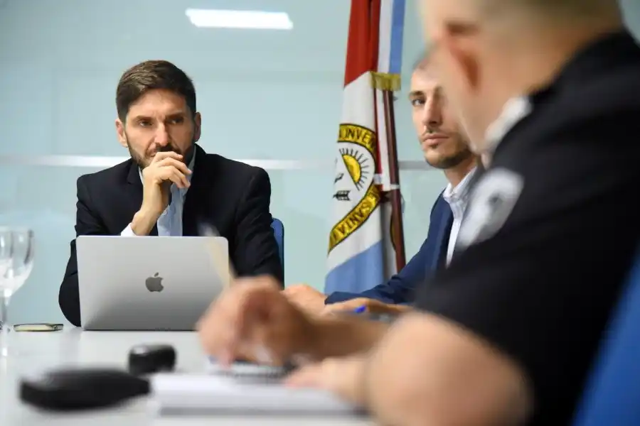 Medidas del gobernador Pullaro en los primeros días de gestión