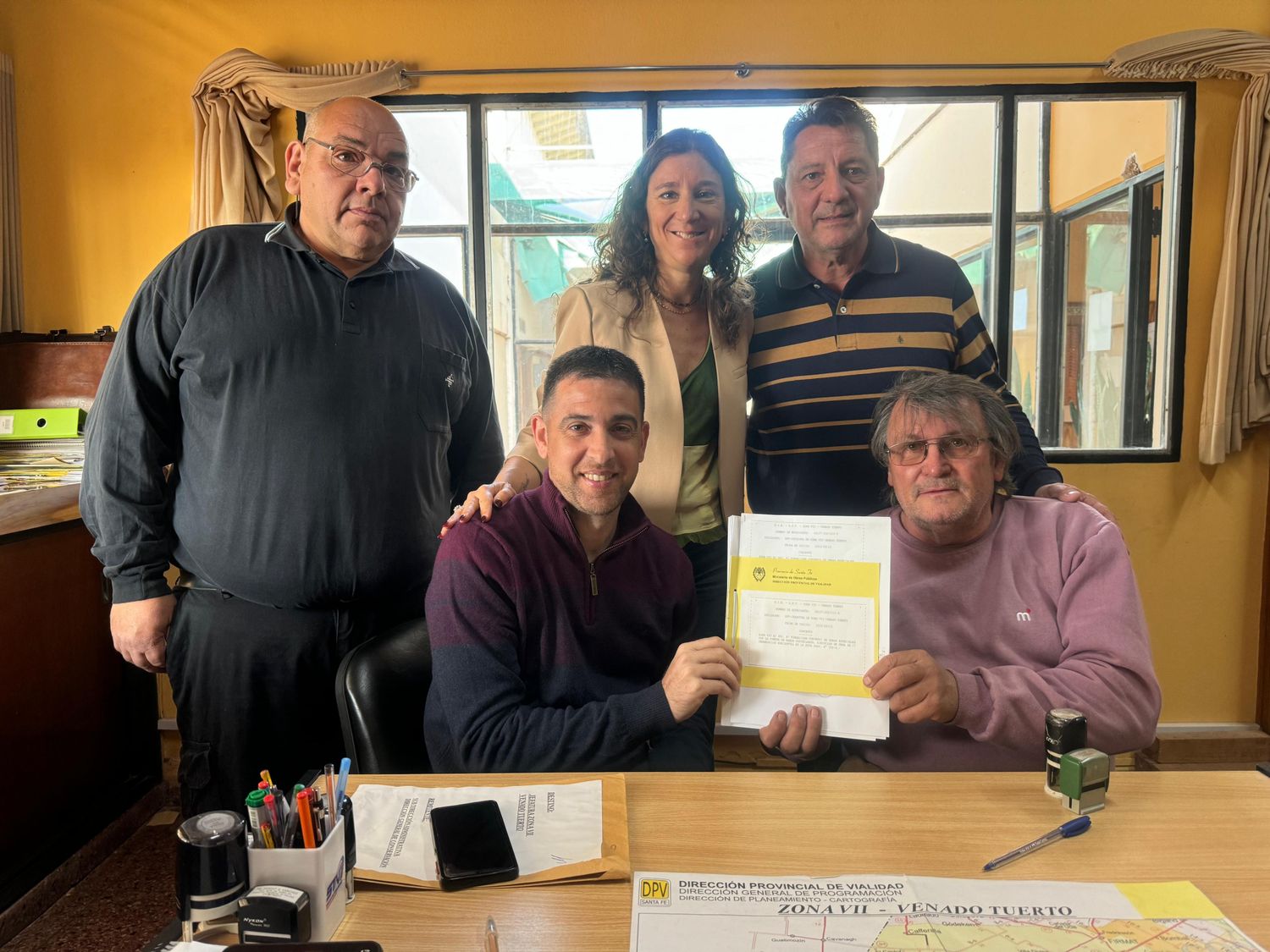 La firma del convenio en la comuna de Aarón Castellanos junto al presidente comunal Wualther Ramanzín.