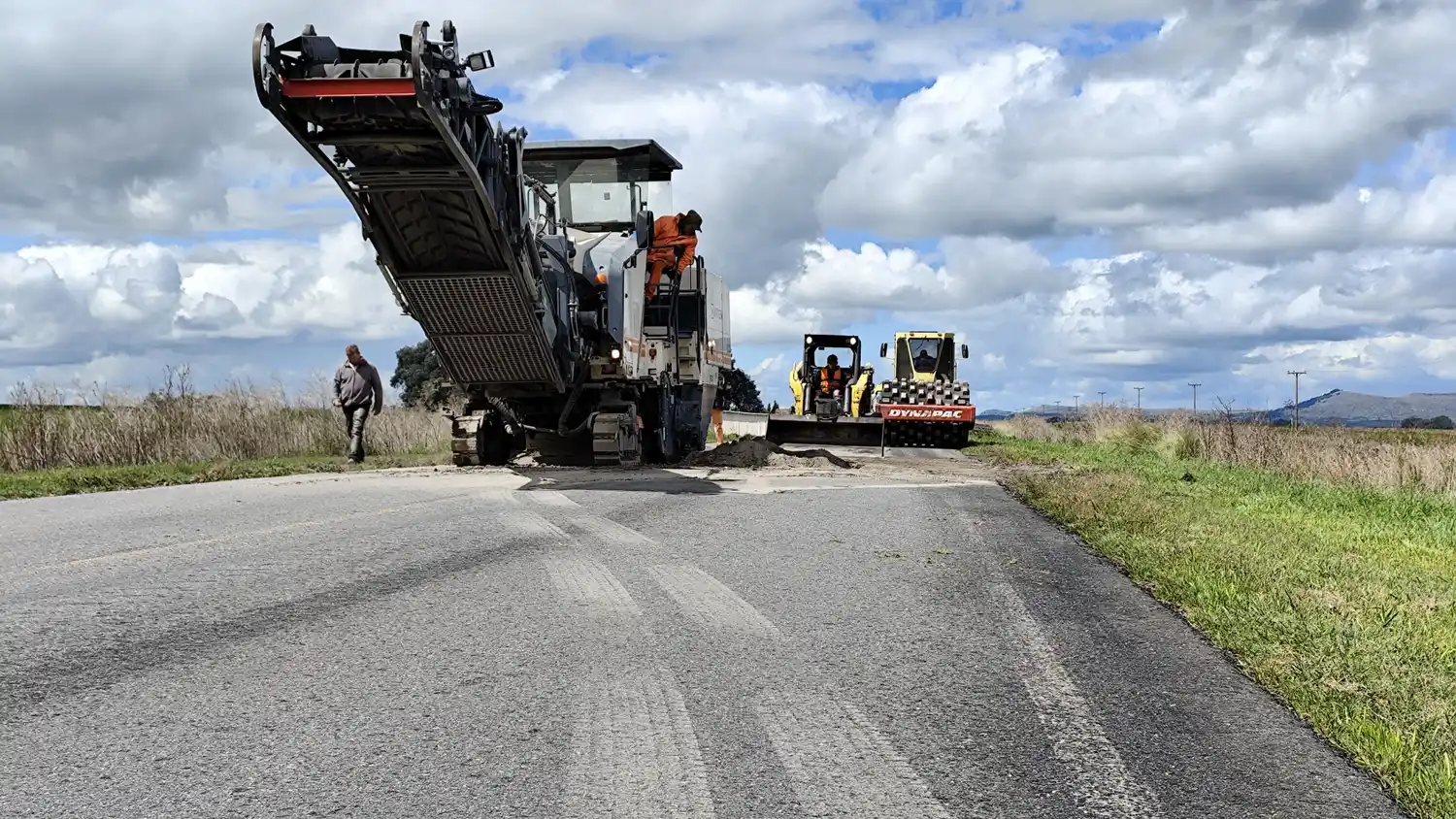 El Municipio confirmó que Vialidad Provincial comenzó las obras de bacheo en el acceso a Vela