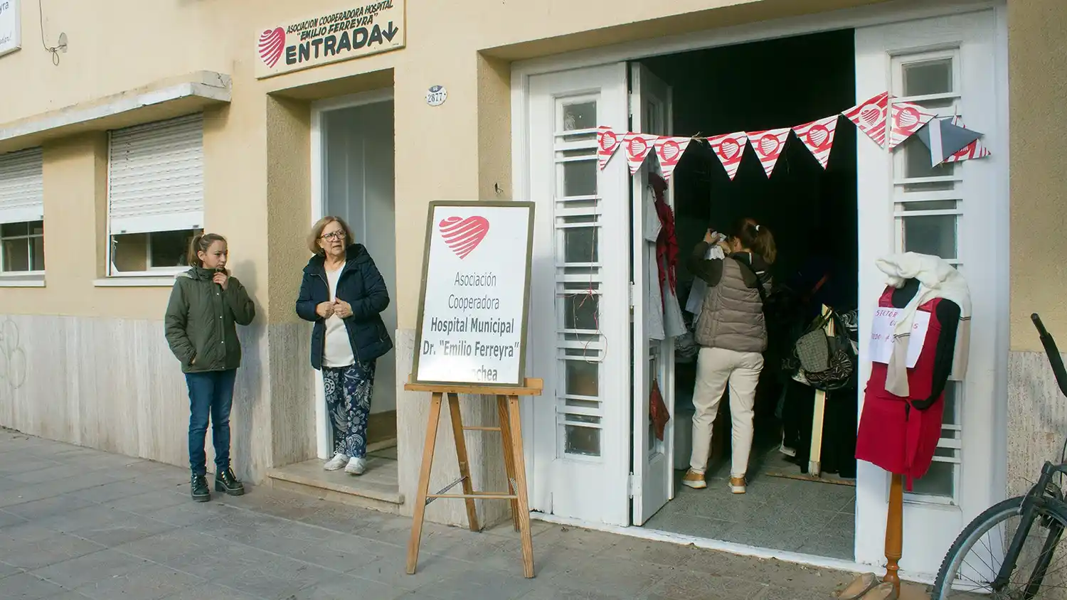 Feria por el Hospital. Funciona en calle 56 entre 57 y 59