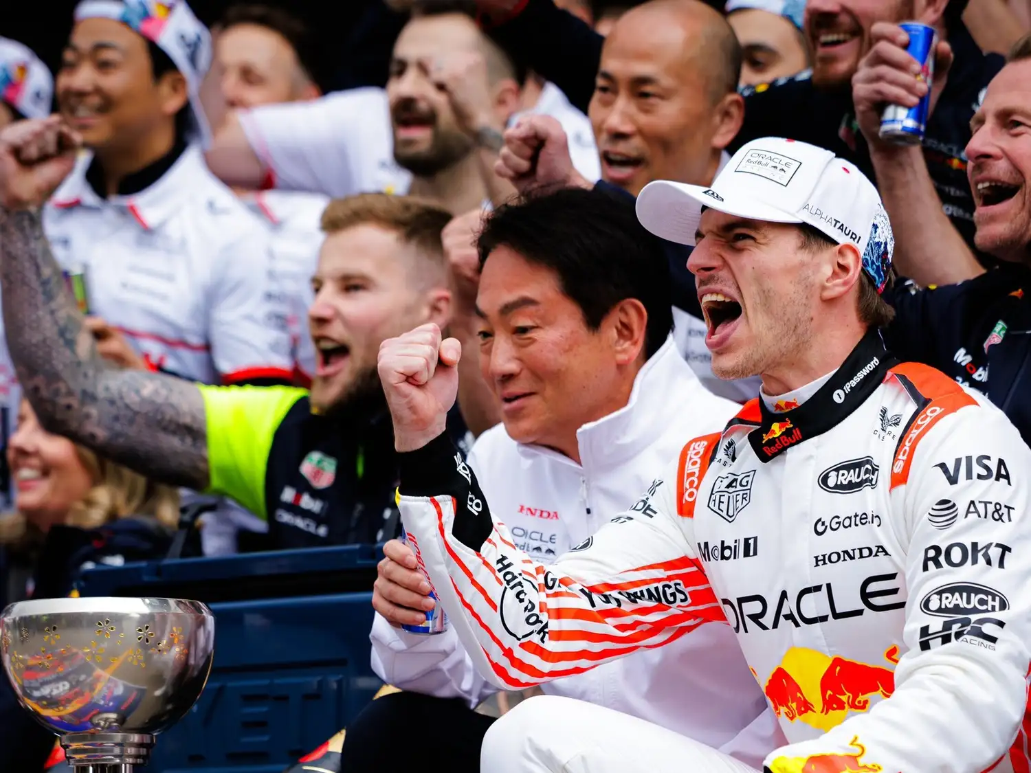 El festejo de Verstappen en Suzuka.