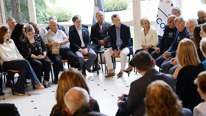 Malvinas: Macri recibió a ex combatientes y familiares de los caídos 