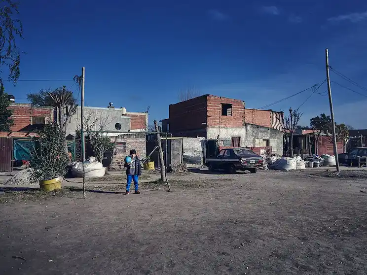 Para la UCA, las mediciones del Indec sobreestimaron la reducción de la pobreza iniciada en 2023