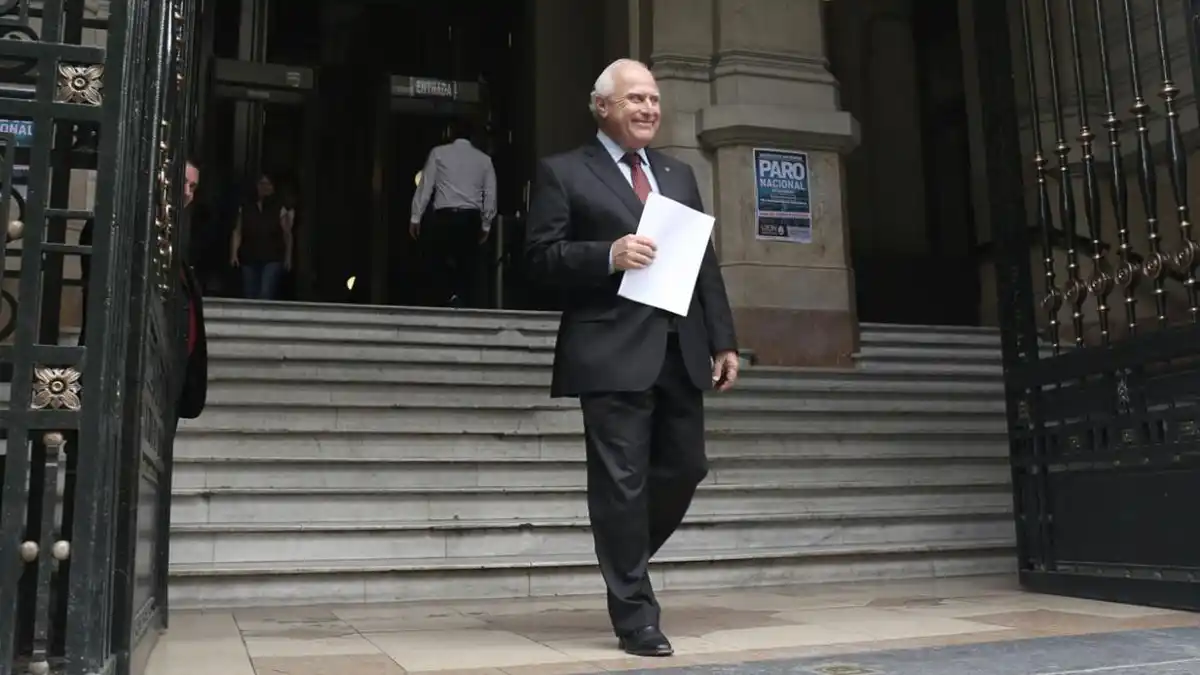 El Gobernador da pistas sobre su futuro político