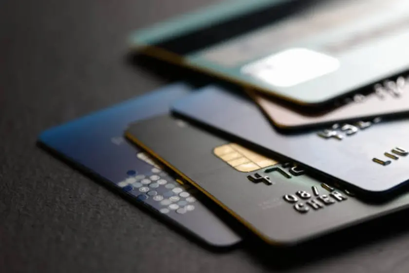 Advierten a usuarios de tarjetas de crédito por adelantamientos en la fecha de pago
