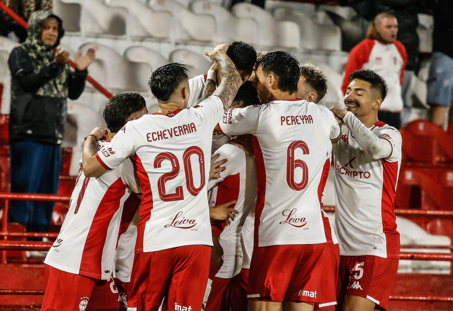 Huracán aplastó a los tucumanos