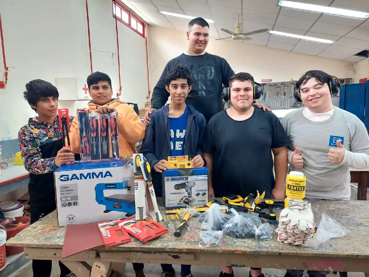 Municipio entregó herramientas a la Escuela Ana Sullivan que realizan pasantías laborales