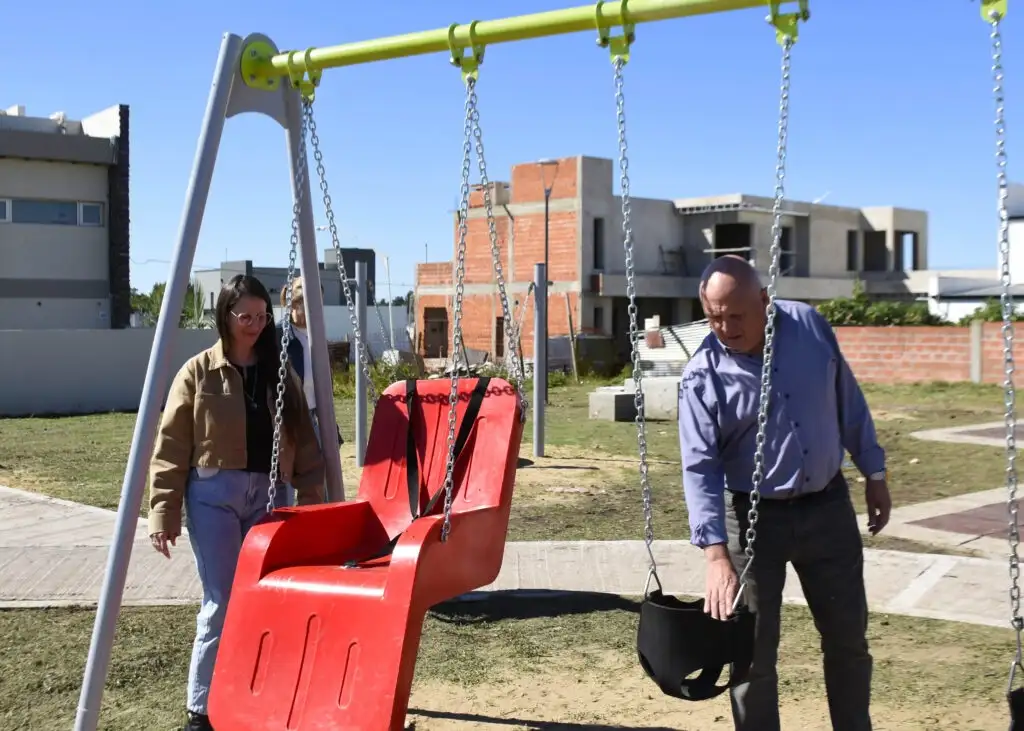 Crespo inaugurará dos nuevas plazas creadas junto a los vecinos