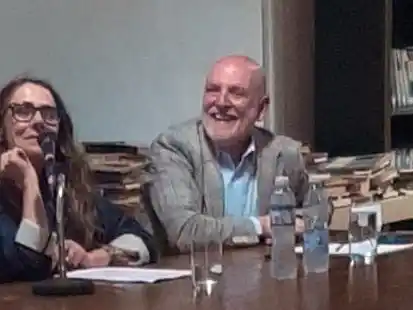 Paola Gallo y Ricardo Pasolini disertaron sobre la puja cultural entre Monseñor Actis y el Ateneo Rivadavia.