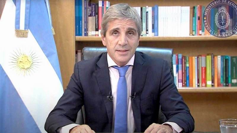 Dólar oficial a $800, fin de obra pública, 
menos subsidios y más fondos de ayuda social